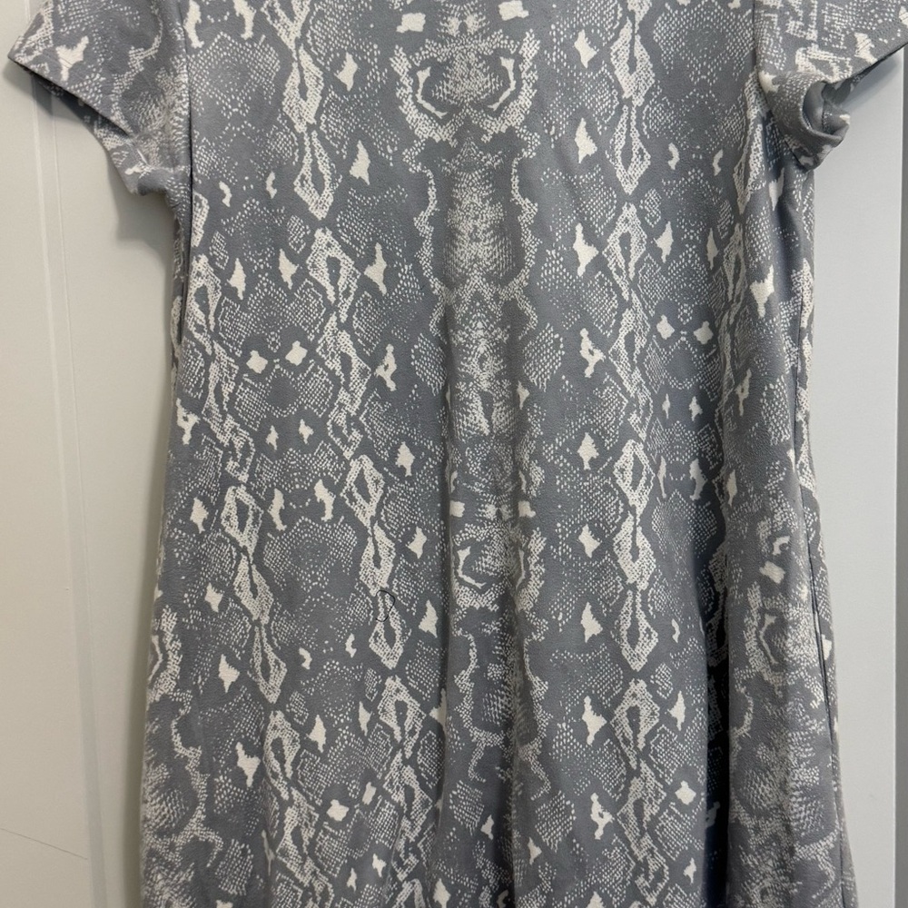J. McLaughlin Gray and White Patterned Garment size L